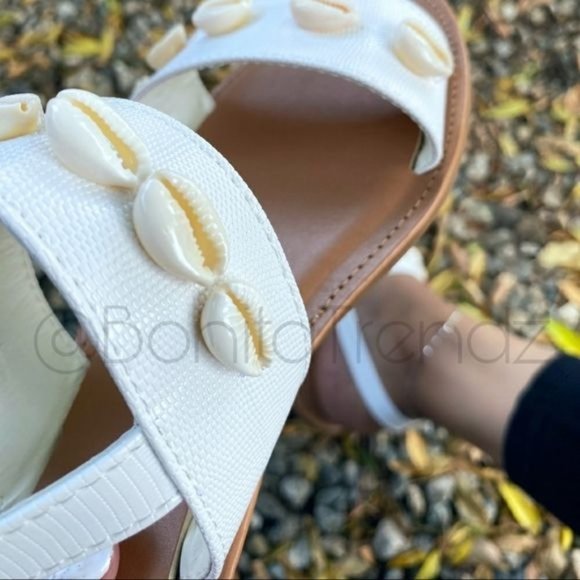 ✨NEW -Sea Shell White Double Strap Sandals-SIZE 7-NEW - Picture 3 of 4